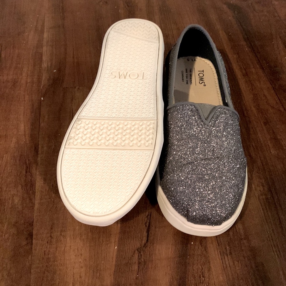 New Never worn Toms silver glitter